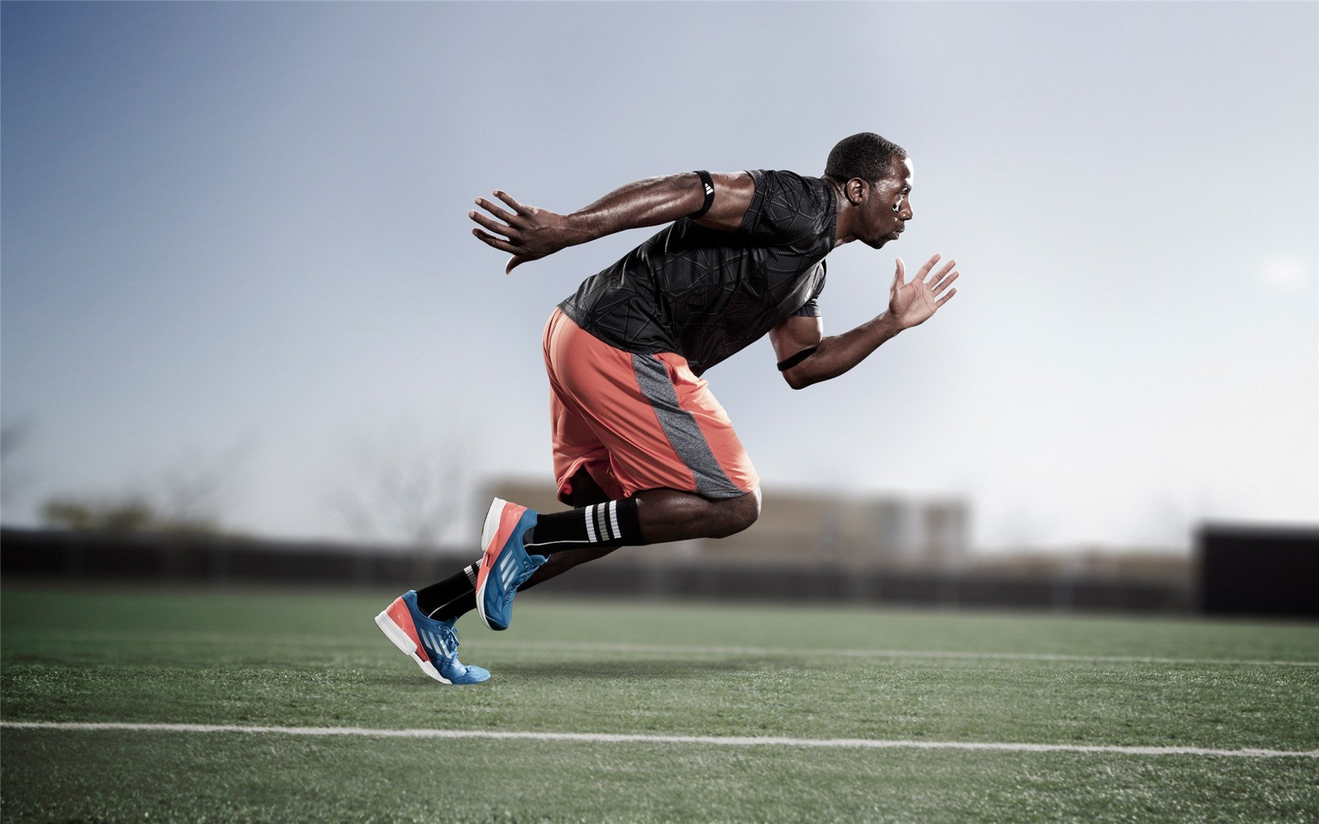 九游-场上顽强作战，奋勇争胜彰显团队精神，赛场上顽强拼搏