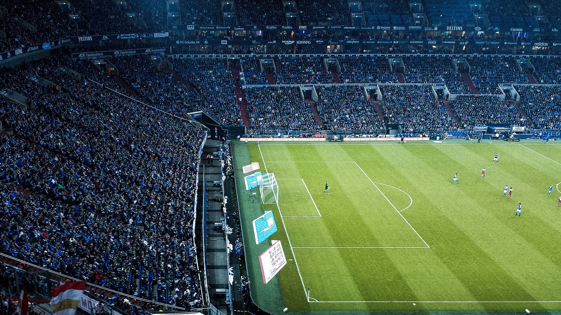 _赛事高潮：关键时刻的神奇表现令人震撼_，形容比赛到了高潮的成语